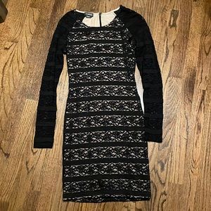 BEBE BODYCON LACE DRESS SIZE M